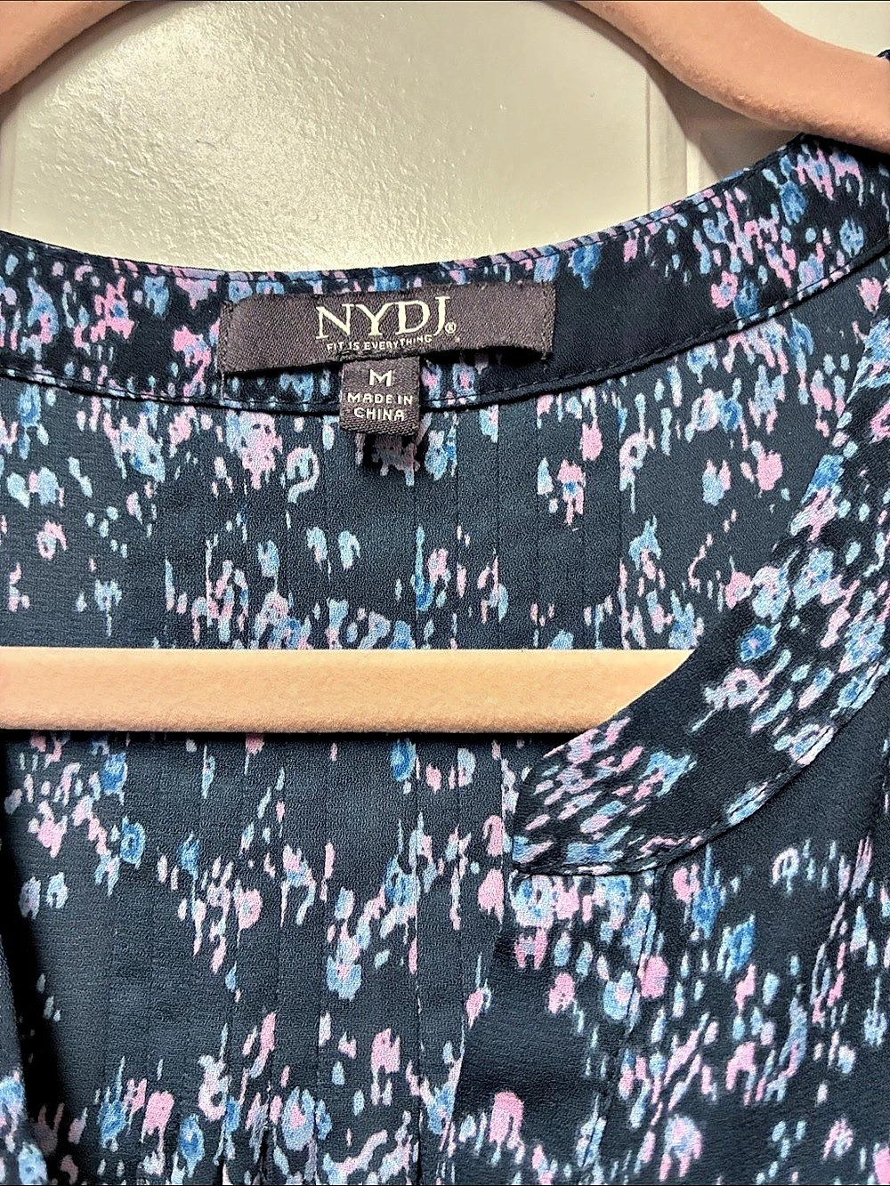 NYDJ Pintuck Blouse Floral Blouse in Blue & Pink Size Medium - Picture 3 of 3